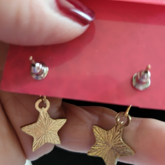 Betsey Johnson Gold and Red Star Earrings with Patriotic Charm New - Picture 4 of 5